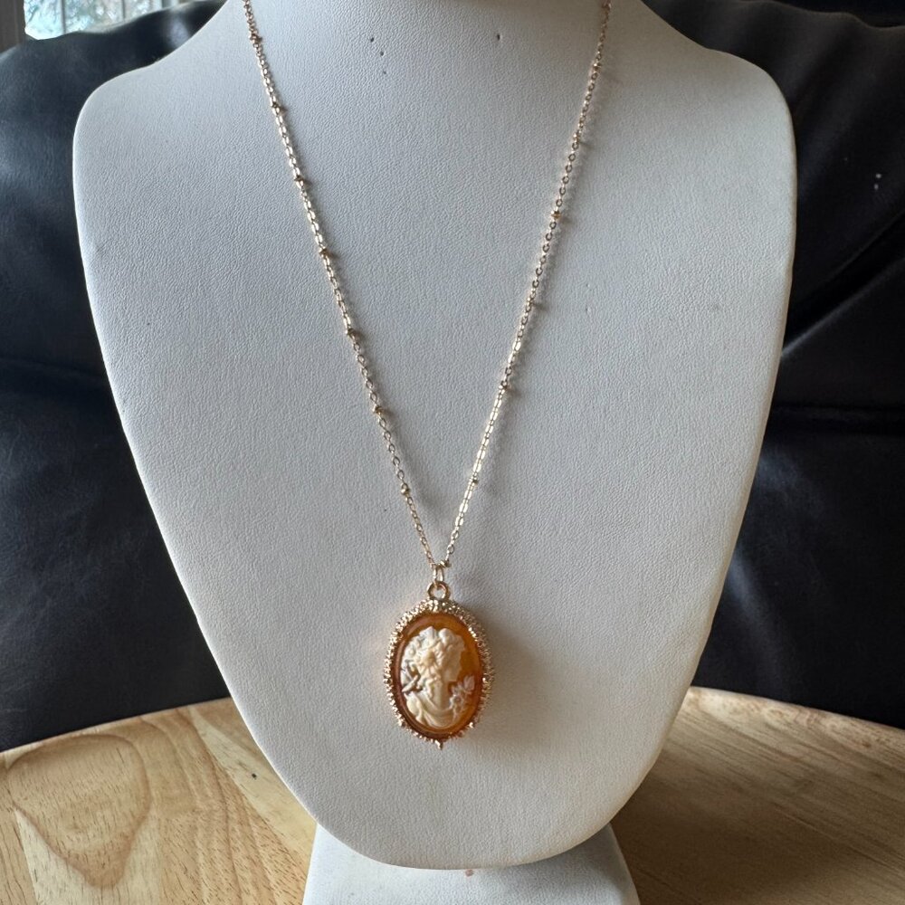 SCARAB GOLDENN  NECKLACE
